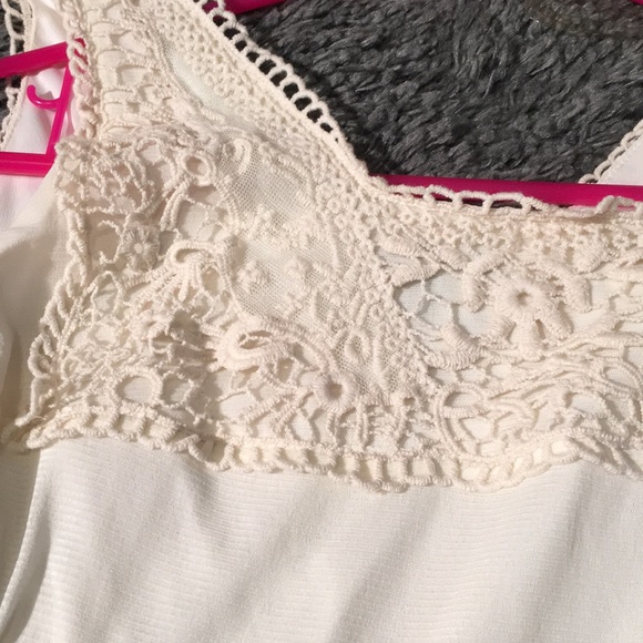 Beautiful dress - Picture 3 of 5